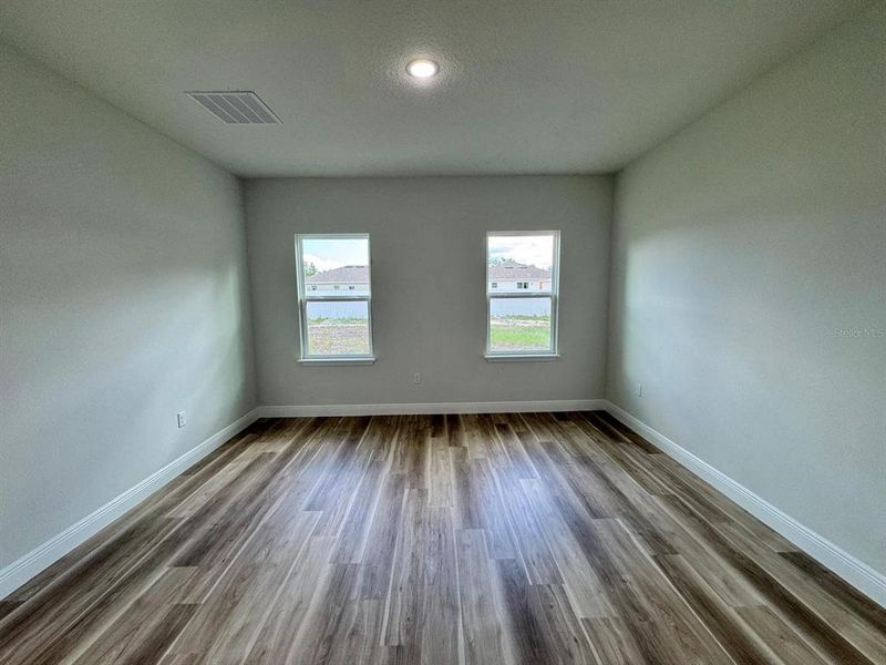 Spacious, unfurnished interior of a new home in , Ocala (Image 21).