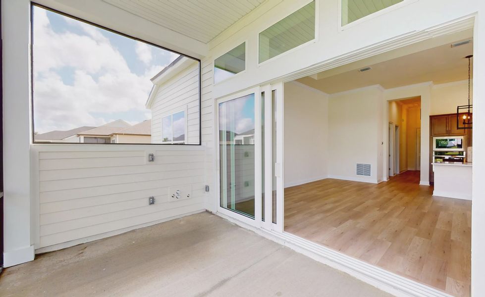 Spacious, unfurnished interior of a new home in Oakmont, Gainesville (Image 10).