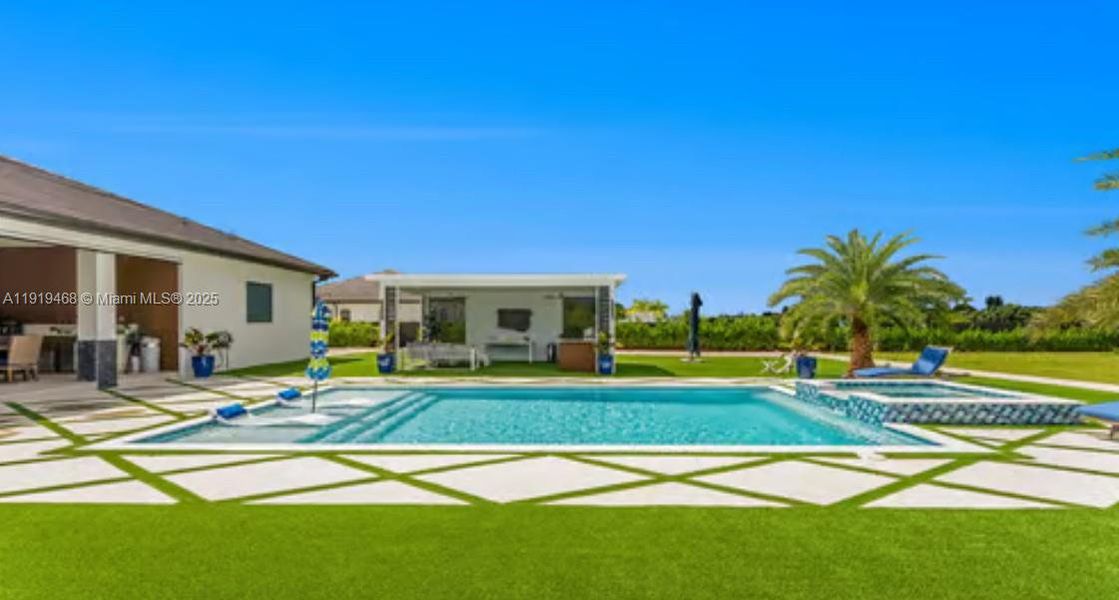 Exterior details and patio area of a home in , Miami (Image 14).