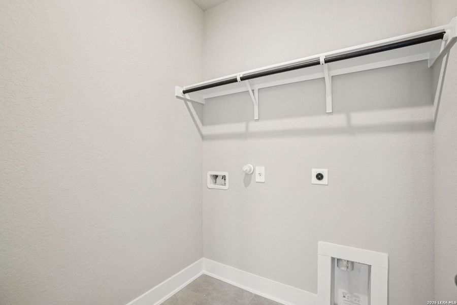 Spacious, unfurnished interior of a new home in Legendary Trails - Premier Series, Cibolo (Image 40).