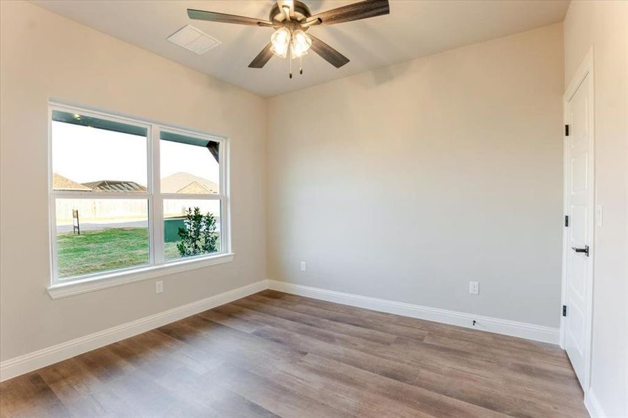 Spacious, unfurnished interior of a new home in , Tolar (Image 24).