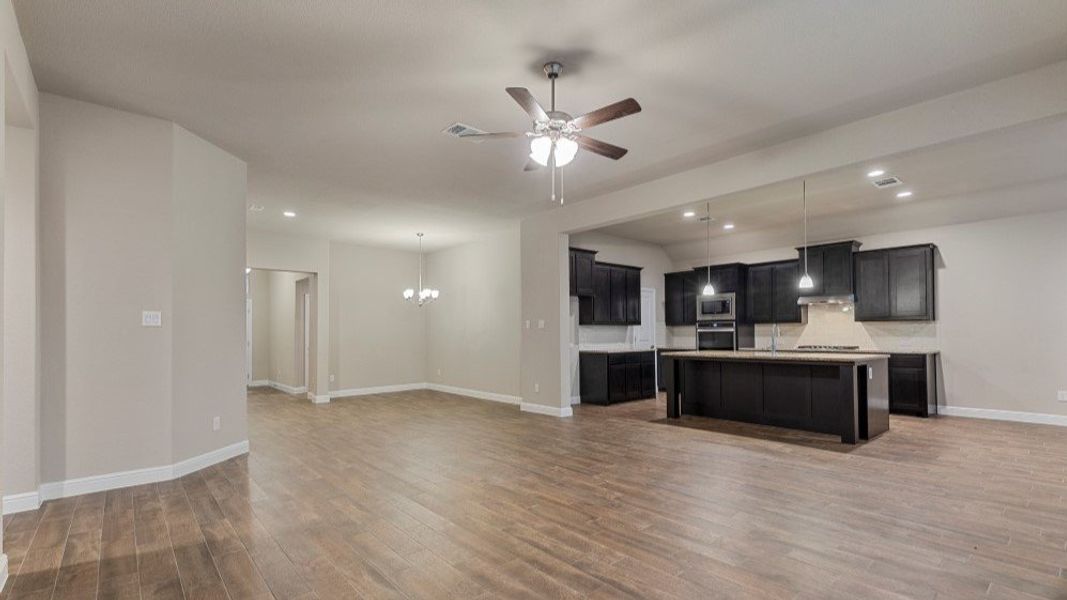 Representative unfurnished interior of a home built from the Guadalupe by D.R. Horton in Eden Ranch, Arlington (Image 22).