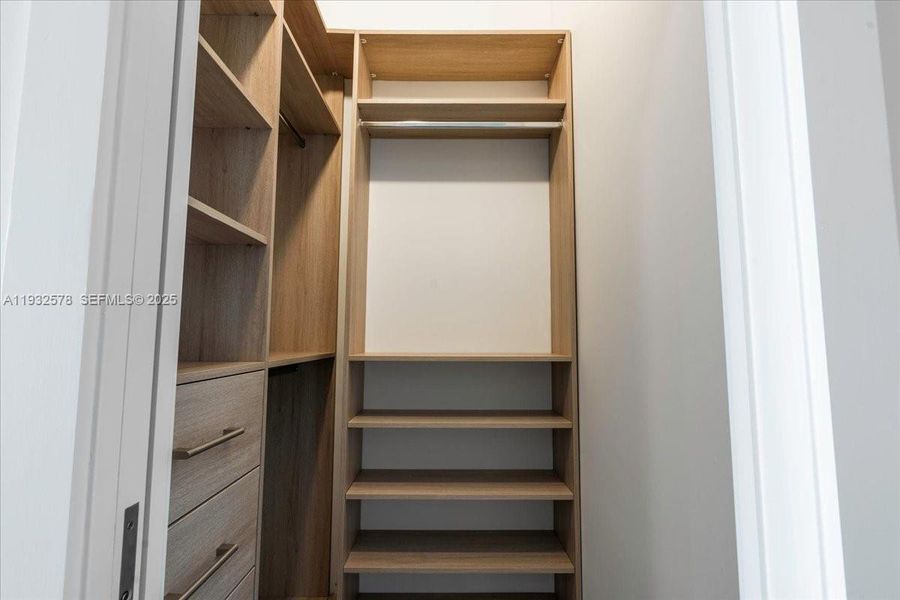 Image 82 of a home in .