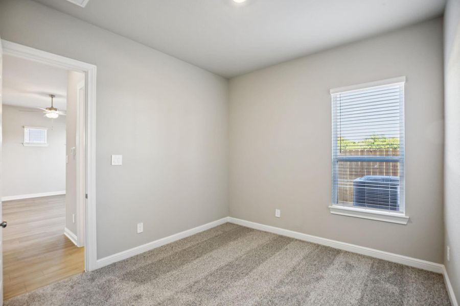 Spacious, unfurnished interior of a new home in Kemah Crossing - Luxe Series, Kemah (Image 21).