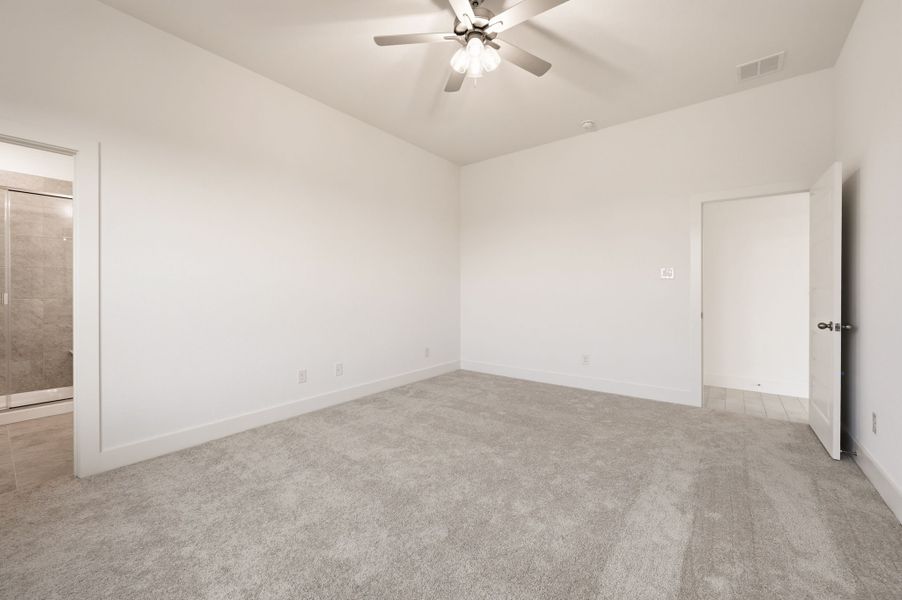 Spacious, unfurnished interior of a new home in Saddleback Estates, Boyd (Image 31).
