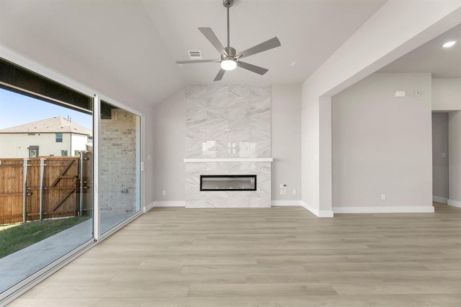 Spacious, unfurnished interior of a new home in Villages of Creekwood, Frisco (Image 15).