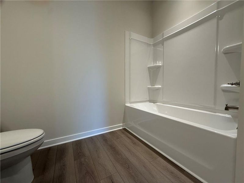 Spacious, unfurnished interior of a new home in Ponderosa Farms Manor, Gainesville (Image 25).