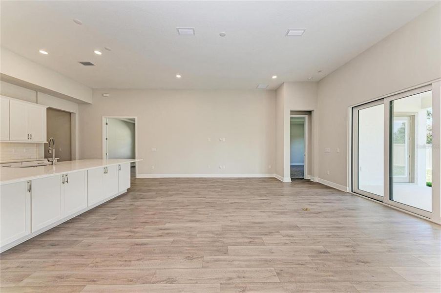 Spacious, unfurnished interior of a new home in Crosswind Point, Parrish (Image 31).