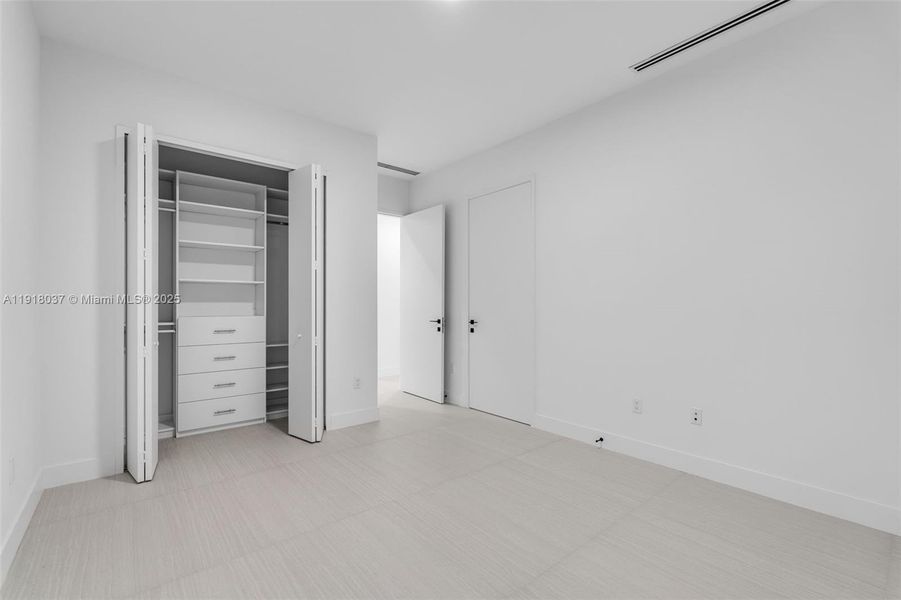 Spacious, unfurnished interior of a new home in , Cutler Bay (Image 70).