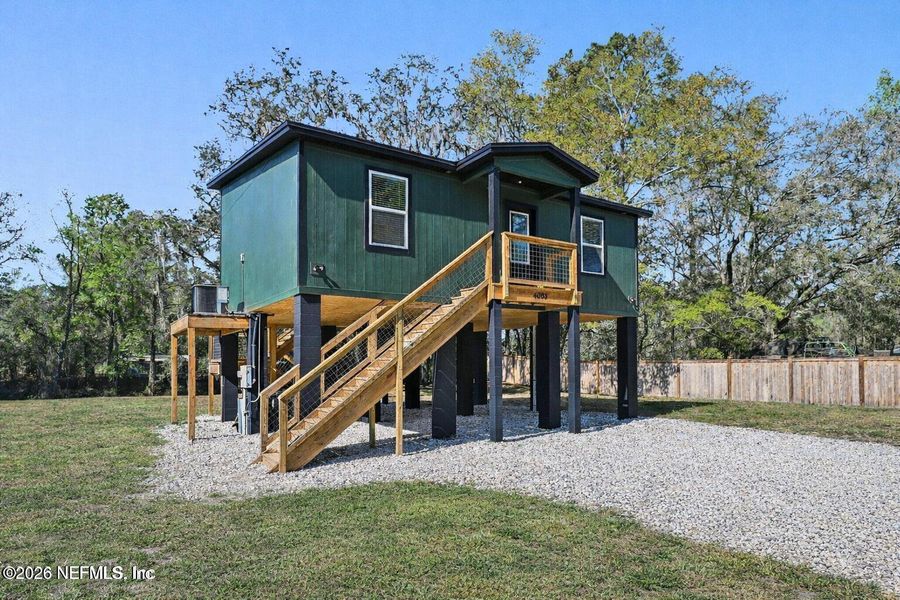Exterior details and patio area of a home in , Middleburg (Image 32).