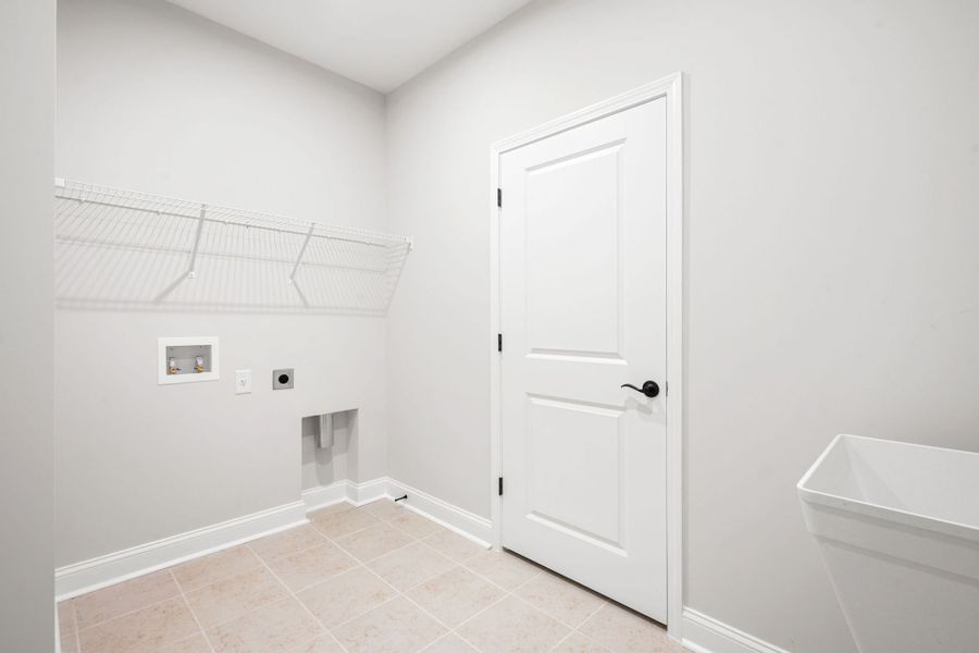 Spacious, unfurnished interior of a new home in Waterways, Richmond Hill (Image 16).