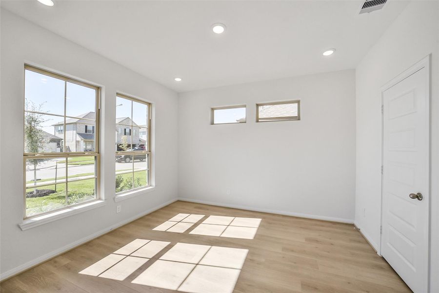 Spacious, unfurnished interior of a new home in Stone Creek Ranch, Hockley (Image 42). Spacious, unfurnished interior of a new home in Stone Creek Ranch, Hockley (Image 42).