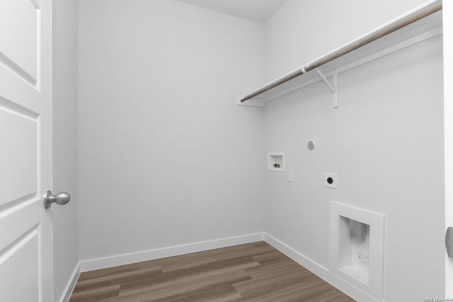 Spacious, unfurnished interior of a new home in , San Antonio (Image 27).