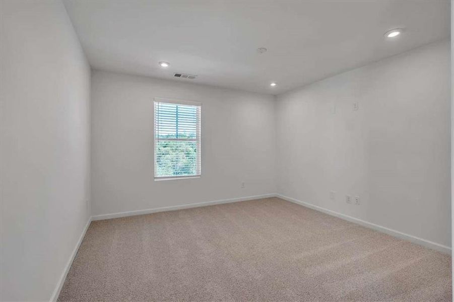 Spacious, unfurnished interior of a new home in The View at Groover's Lake, Lithia Springs (Image 36).