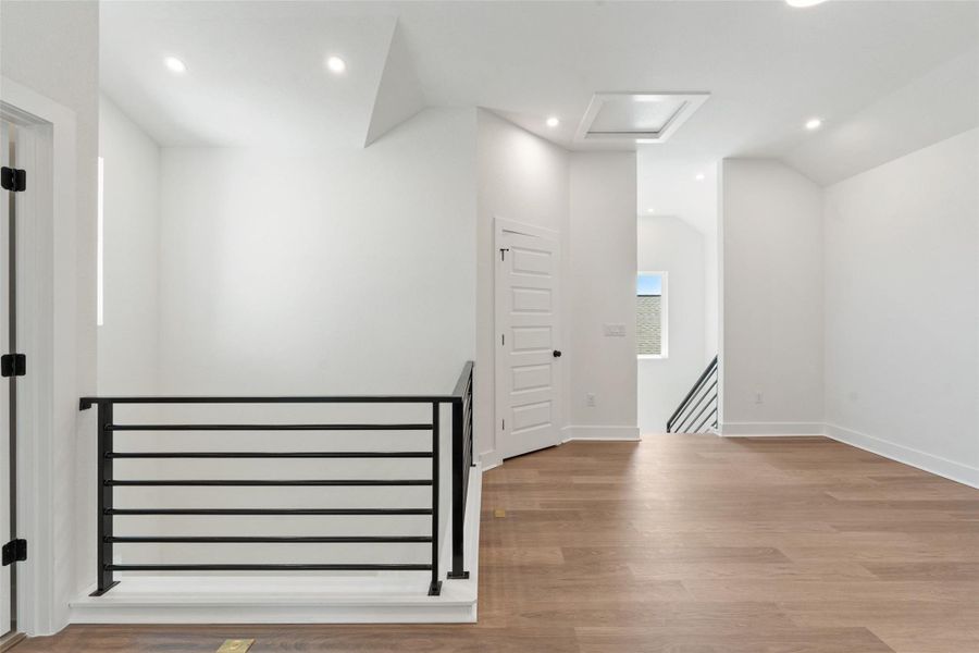 Spacious, unfurnished interior of a new home in Persimmon, Buda (Image 36).