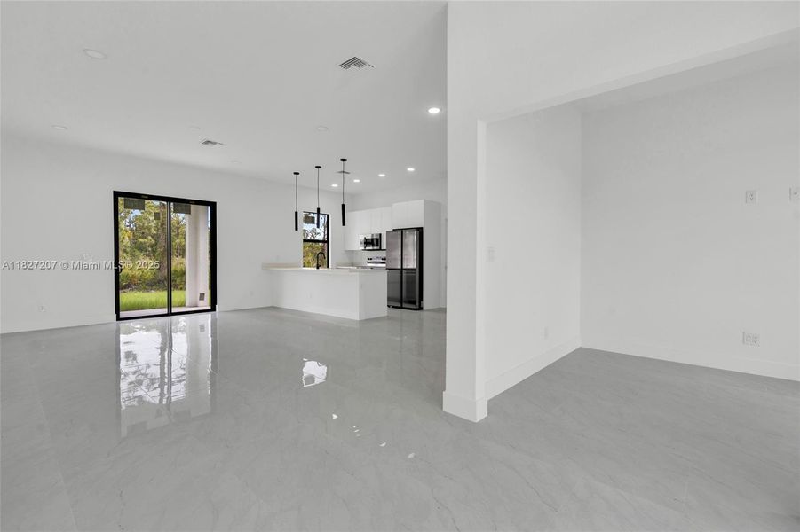 Spacious, unfurnished interior of a new home in , Lehigh Acres (Image 19). Spacious, unfurnished interior of a new home in , Lehigh Acres (Image 19).