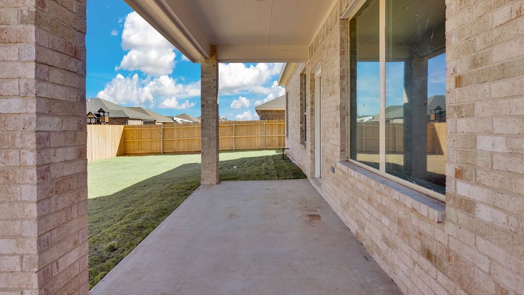 Exterior details and patio area of a home in Viridian, Lubbock (Image 3).