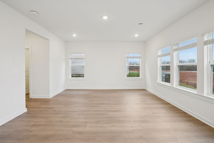 Spacious, unfurnished interior of a new home in River Ridge, Clarksville (Image 11).