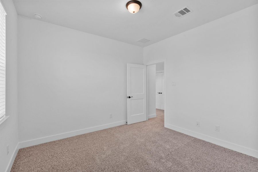 Spacious, unfurnished interior of a new home in Wildrye 45', Waller (Image 22).