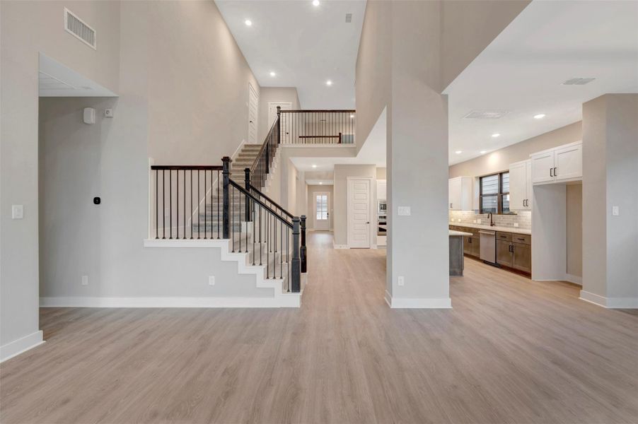 Spacious, unfurnished interior of a new home in ARTAVIA 50' Homesites, Conroe (Image 12).