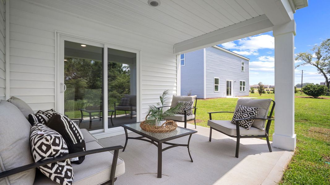 Exterior details and patio area of a home in Holly Oaks, Statesboro (Image 4).
