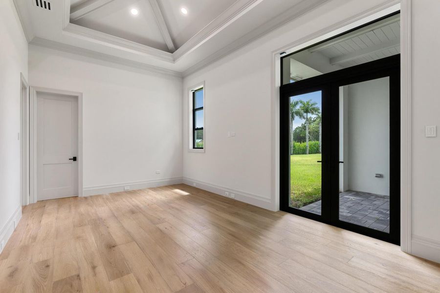 Spacious, unfurnished interior of a new home in , Palm Beach Gardens (Image 20).