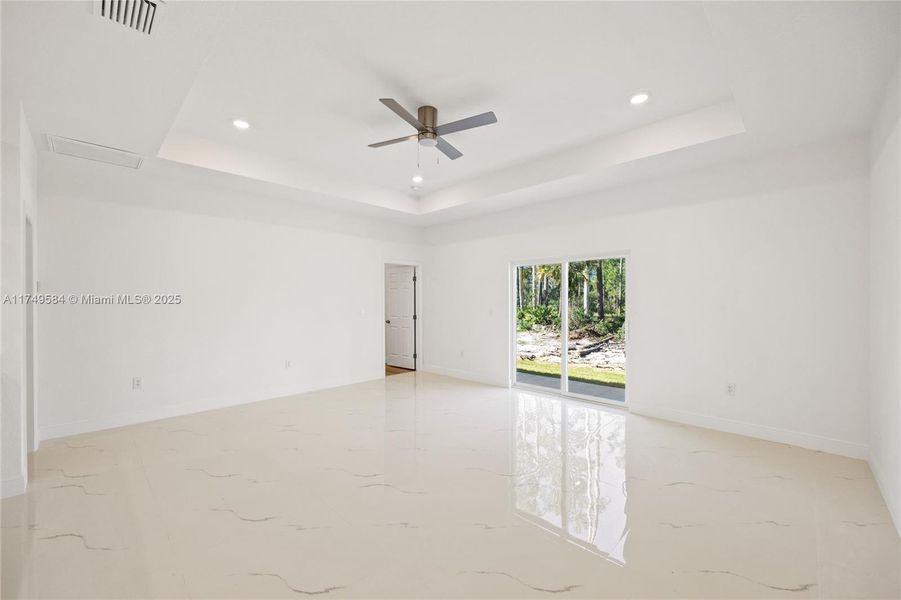 Spacious, unfurnished interior of a new home in , Lehigh Acres (Image 15).