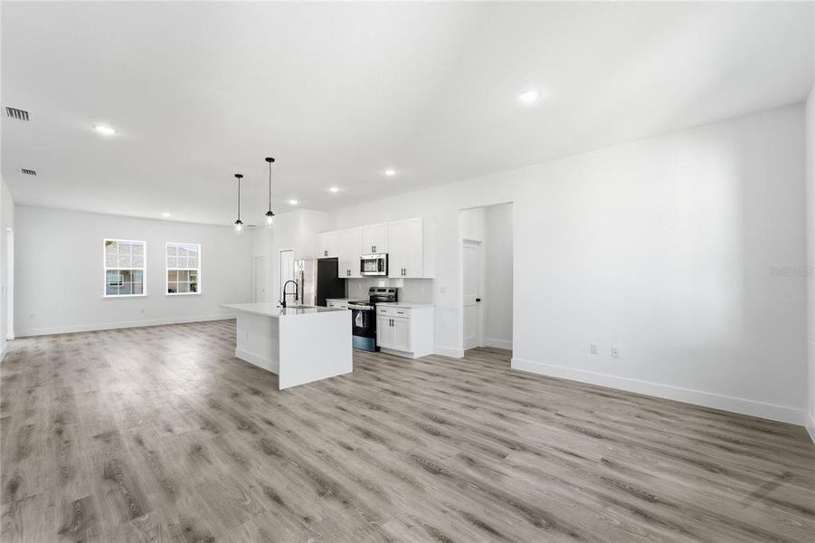 Spacious, unfurnished interior of a new home in , Ocala (Image 32).
