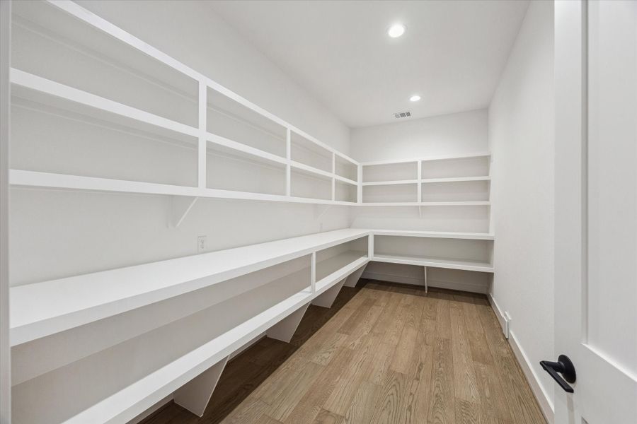 Spacious, unfurnished interior of a new home in Lakeview, Waller (Image 30).