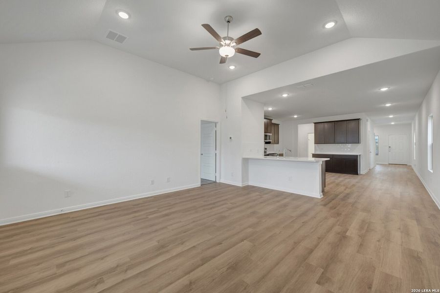 Spacious, unfurnished interior of a new home in Park Place, New Braunfels (Image 30).