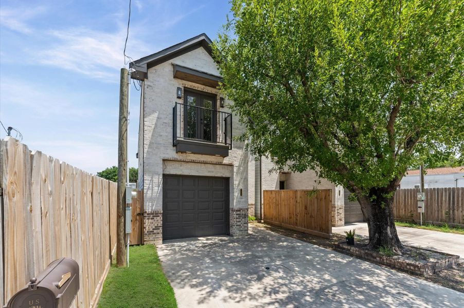 Front exterior of a new home in , Houston, TX, highlighting curb appeal (Image 19).