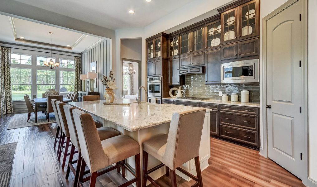 Kitchen with breakfast bar