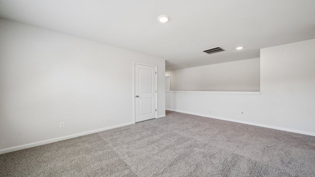 Spacious, unfurnished interior of a new home in Tooley Harbor, Elizabeth City (Image 24).