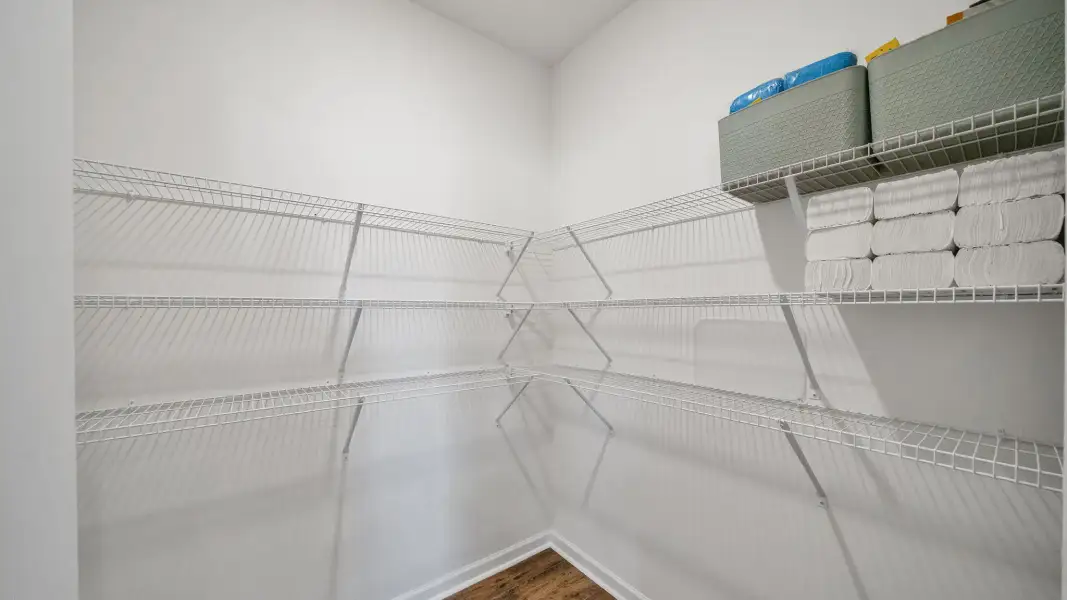Spacious, unfurnished interior of a new home in Millstone Village, Morristown (Image 19).
