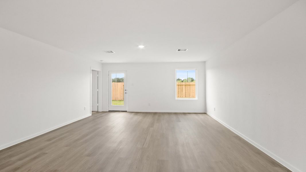 Representative unfurnished interior of a home built from the Estero by D.R. Horton in Sunset Valley, Hockley (Image 10).