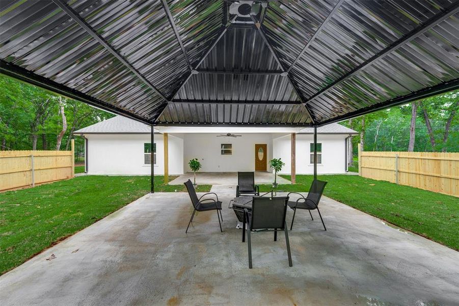 Exterior details and patio area of a home in , Sumner (Image 25).