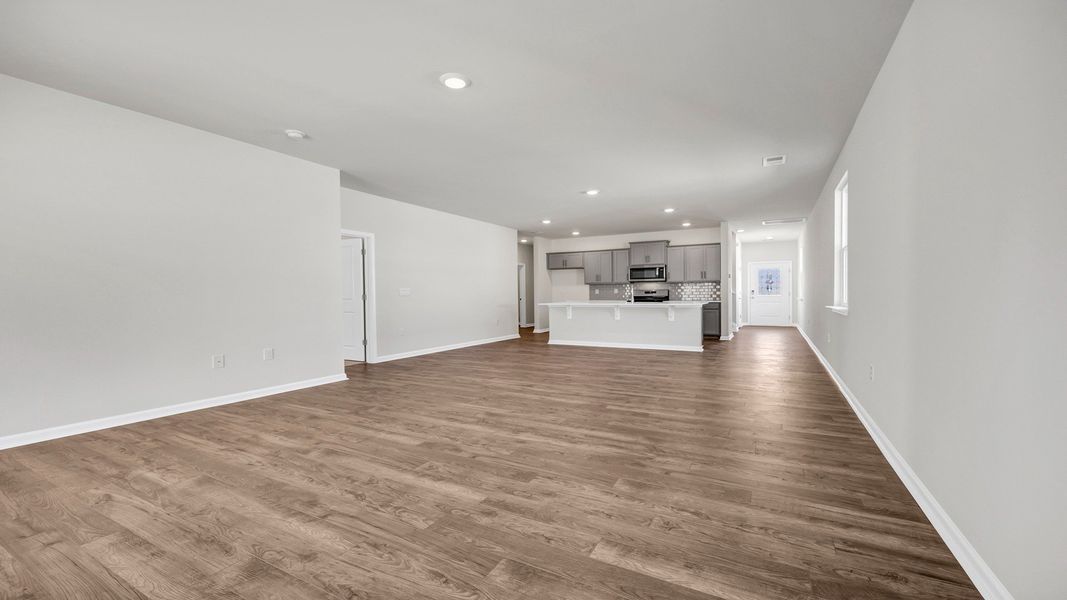 Spacious, unfurnished interior of a new home in Sease's Pond, Gilbert (Image 14).
