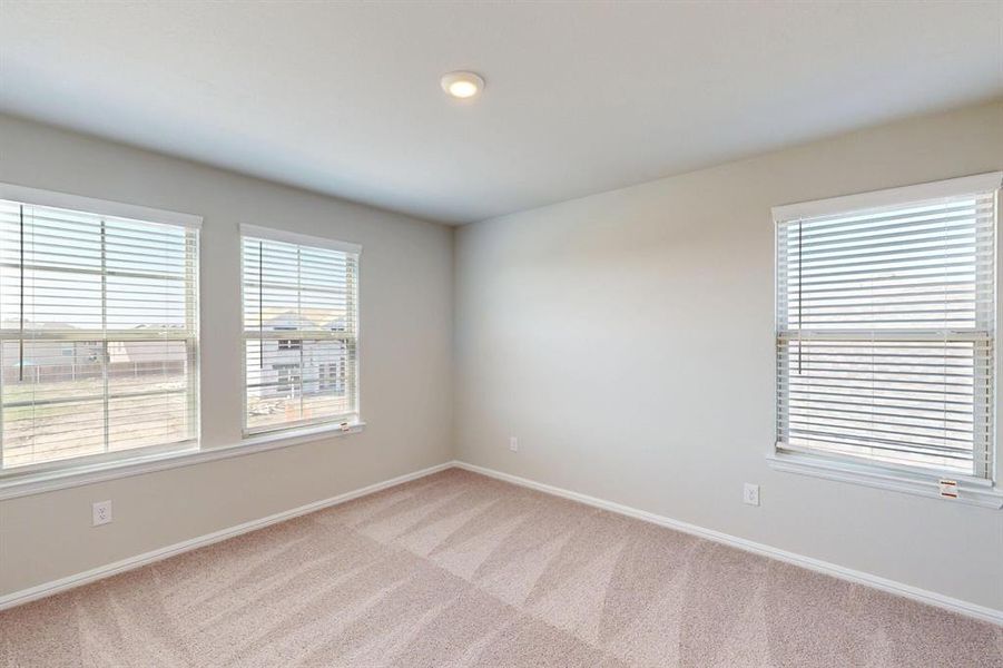 Spacious, unfurnished interior of a new home in Mobberly Farms, Pilot Point (Image 16).