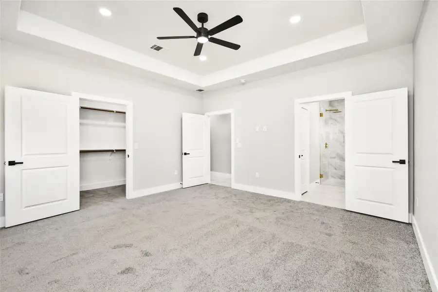 Spacious, unfurnished interior of a new home in , Willis (Image 19).