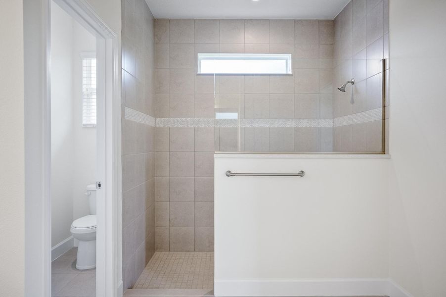 Bennet II Owner's Bath