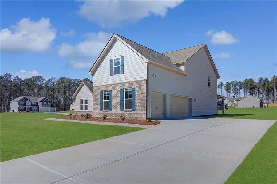 Exterior details and patio area of a home in Riverbend Overlook, Fayetteville (Image 18).
