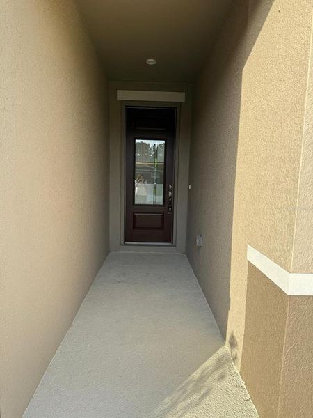 Exterior details and patio area of a home in , Clermont (Image 4).