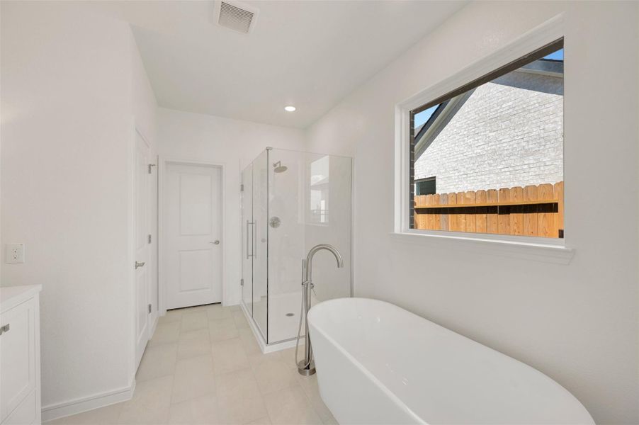 Luxurious primary bath