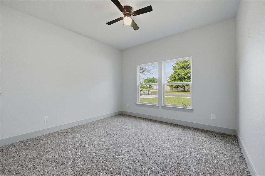 Spacious, unfurnished interior of a new home in , Sherman (Image 17).