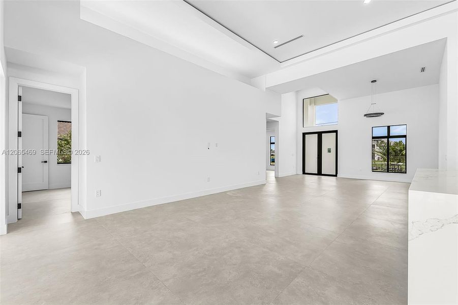 Spacious, unfurnished interior of a new home in , Cape Coral (Image 18).