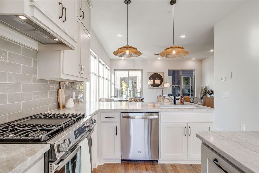 Stainless steel GE appliances deliver both reliability and refined modern style. Stainless steel GE appliances deliver both reliability and refined modern style.