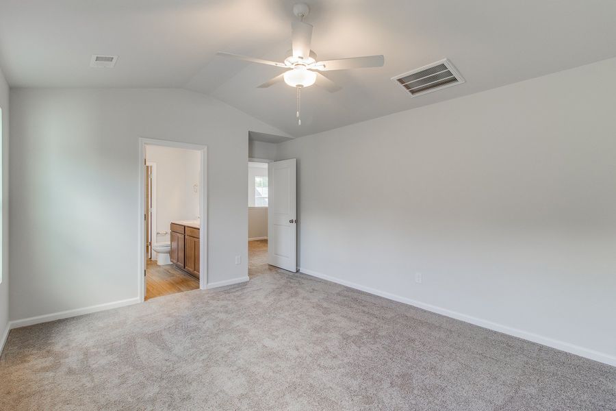Spacious, unfurnished interior of a new home in Bluefield, Lexington (Image 34). Spacious, unfurnished interior of a new home in Bluefield, Lexington (Image 34).