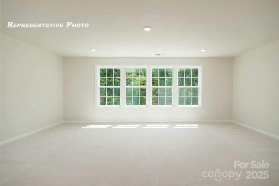 Spacious, unfurnished interior of a new home in Sylvan Creek, Denver (Image 25).