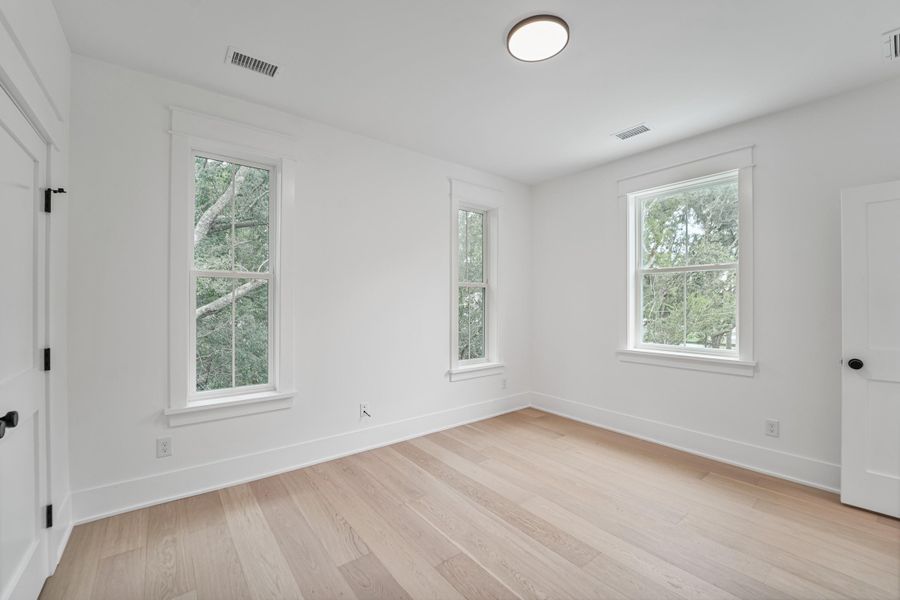 Spacious, unfurnished interior of a new home in , Charleston (Image 19).