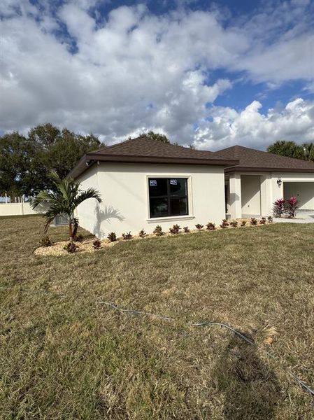 Exterior details and patio area of a home in , Okeechobee (Image 23).